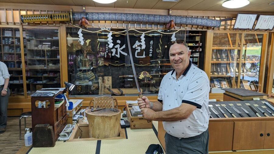 E-Bike Nara Highlights - Todaiji, Knives, Deer, Shrine - Nara Park and the proper way to feed deer