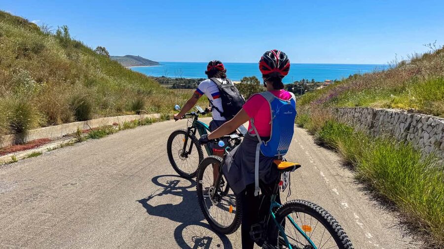 E-Bike Scala dei Turchi: Food tasting, villages, snorkeling, nature reserve - Beach time, swimming, and snorkeling