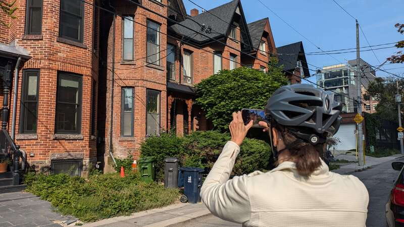 E-bike through Toronto's Dynamic Neighbourhoods - Rosedale and Toronto’s quieter side