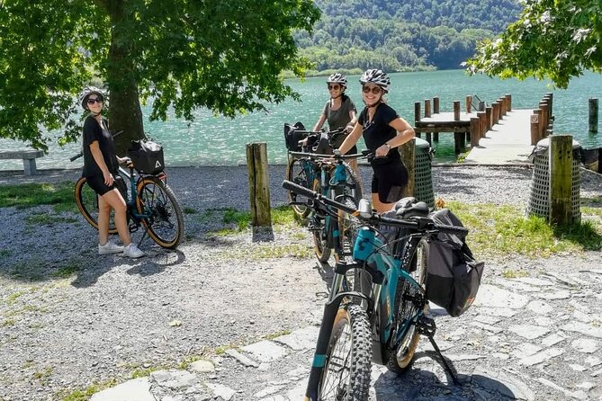 E-Bike Tour around Three Lakes and Idyllic Mountain Life - Climbing to Velzo through vineyards