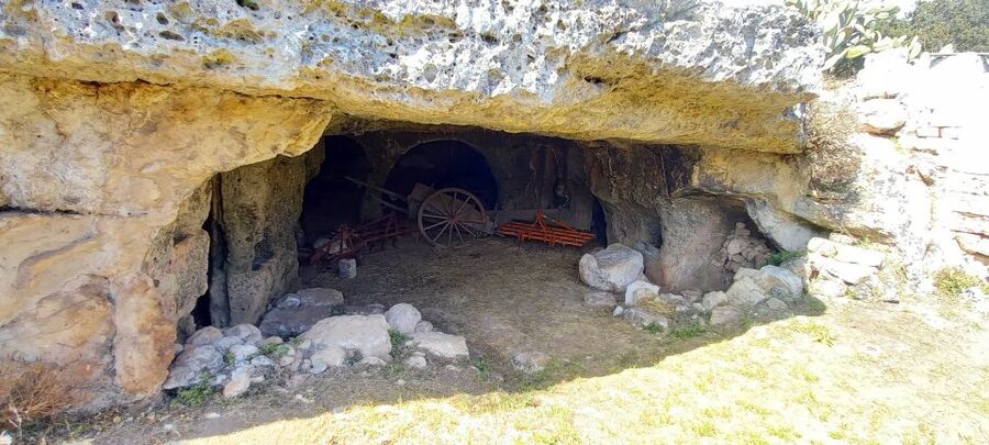 E-bike tour from Monopoli to the rocky village of St. Andrew - How the guides shape the experience