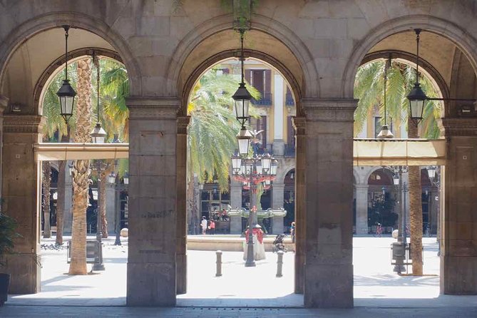 E-Bike tour in Barcelona with English Guide - The ride itself: easy pedaling, real city conditions