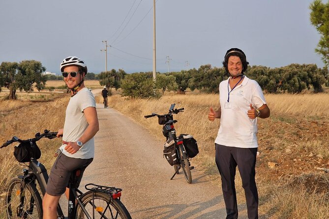 E-bike tour in Ostuni. Oil mill, Dolmen and huge olive trees - The dolmen and dry stone walls