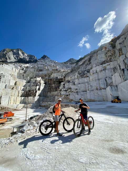 E-Bike Tour to the Carrara Marble Quarries with lard tasting - The descent and a brief look at Carrara