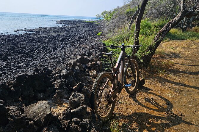 E-Mountain Bike Tour in South Point Hawaii - Lava tubes and ocean viewpoints