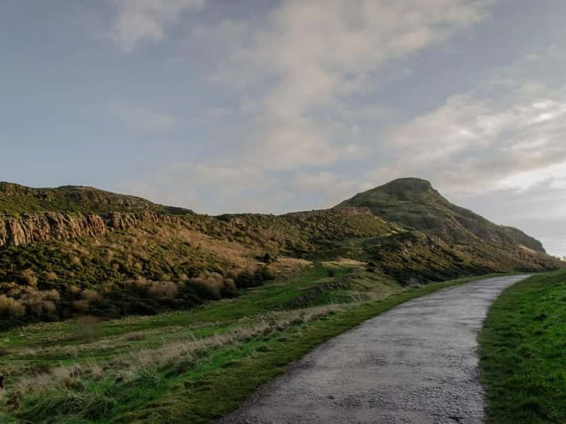Edinburgh: E-Bike Tour with Scenic Views - What the guide and group size add