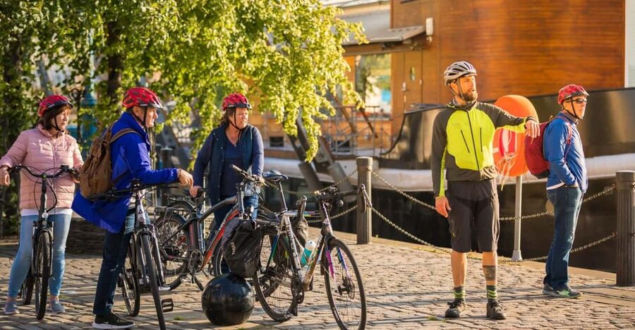 Edinburgh: Sightseeing Bike Tour - Riding toward Portobello and the sea