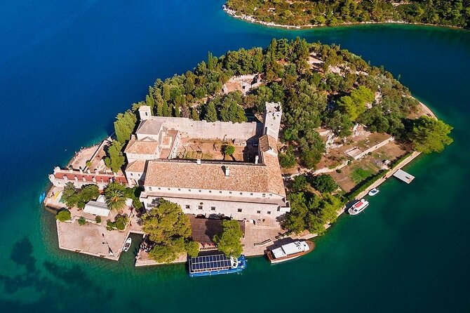 Elaphite Islands Full-Day Kayak and Bike Tour from Dubrovnik - Lunch near the island’s coast
