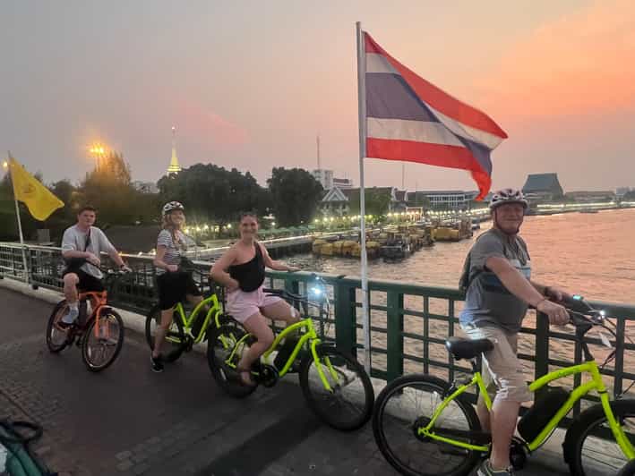 Electric Bike Tour - Wat Prayoon and feeding the turtles