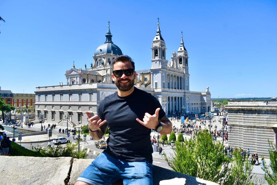 Explore Madrid by bike taking photos with Benja - Normal bike or e-bike?