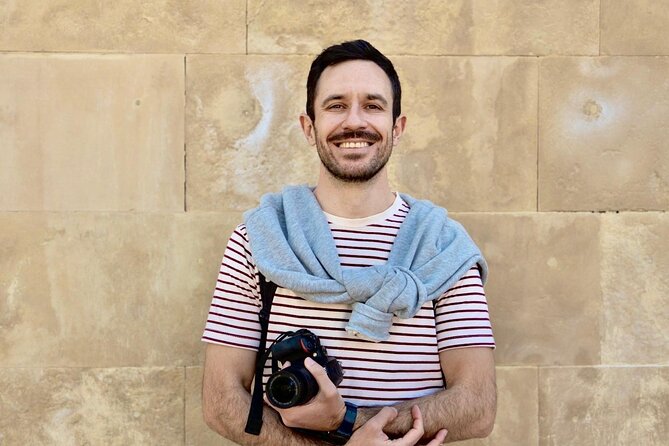 Explore Madrid by bike taking photos with Benja - Gran Vía: Madrid’s grand opening act