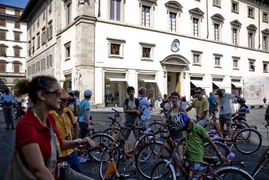 Florence: 2.5 hour Audio Guided Bike Tour led by Tour Leader - Starting near the Medici heart of Florence