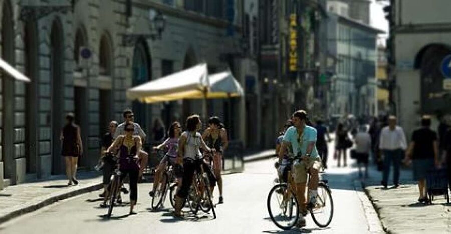 Florence: 2.5 hour Audio Guided Bike Tour led by Tour Leader - From Santa Maria Novella to Santo Spirito