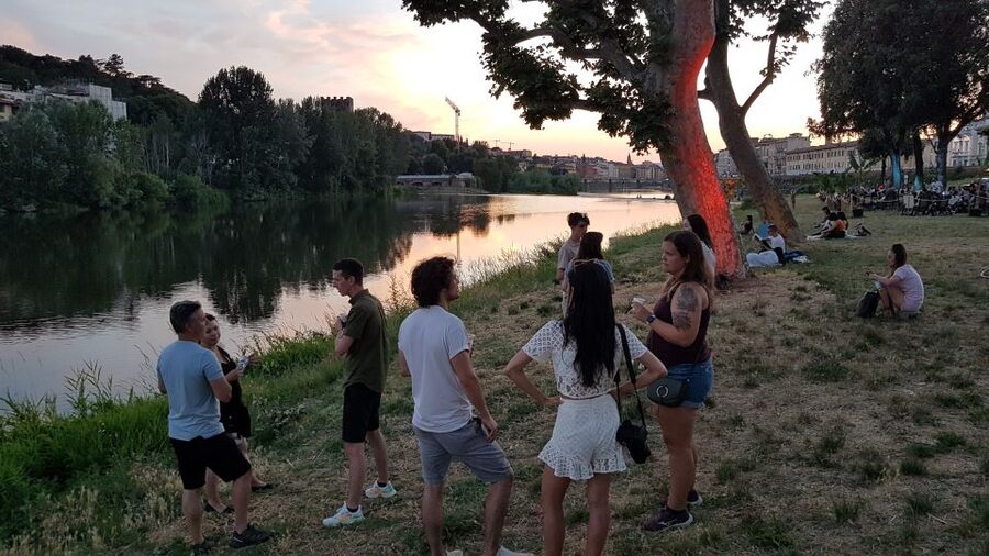 Florence at Night Bike Tour with Wine and Aperitivo Picnic - Sant’Ambrogio and Santa Croce after dark