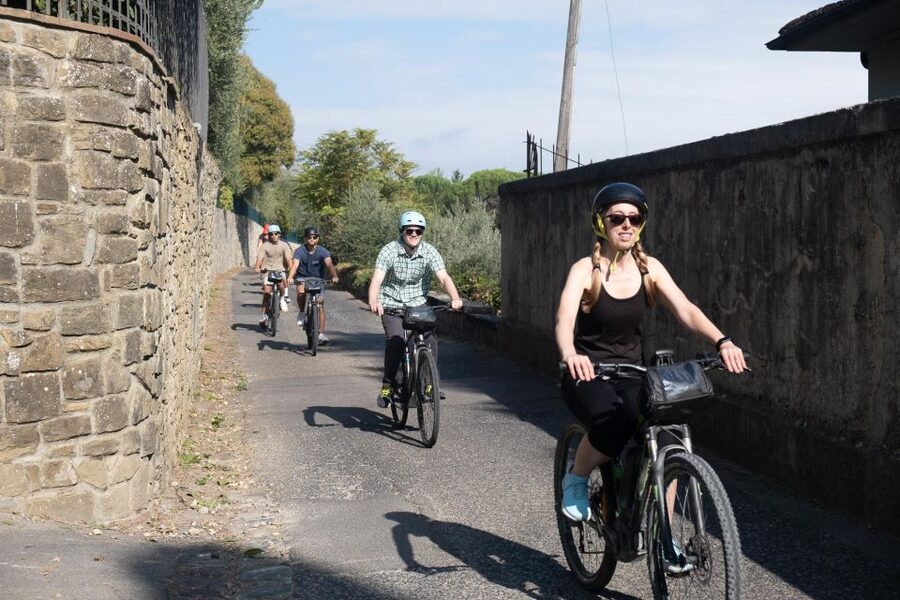 Florence: Chianti E-Bike Tour with Tuscan Lunch & Winery - The ride back through the hills