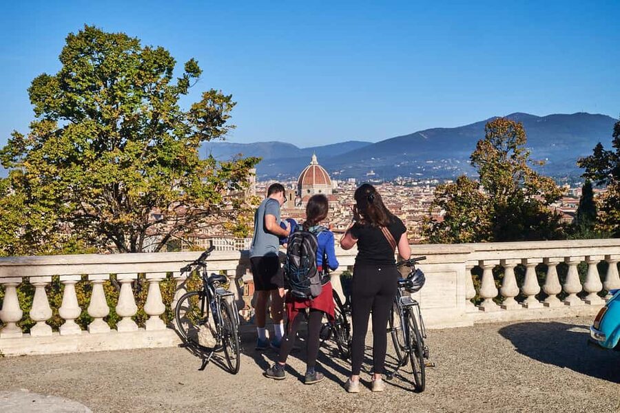 Florence: E-Bike Tour in Tuscany with Winery & Wine Tasting - The family winery and Tuscan tasting