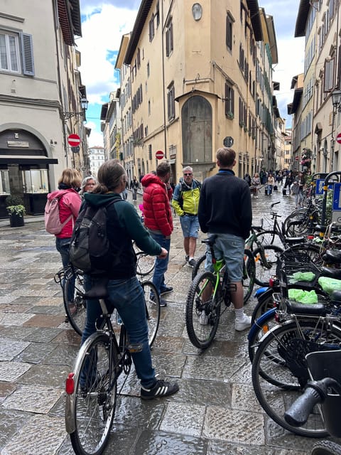 Florence: Guided Bike Tour to Discover the Secrets - What the guides add to the experience