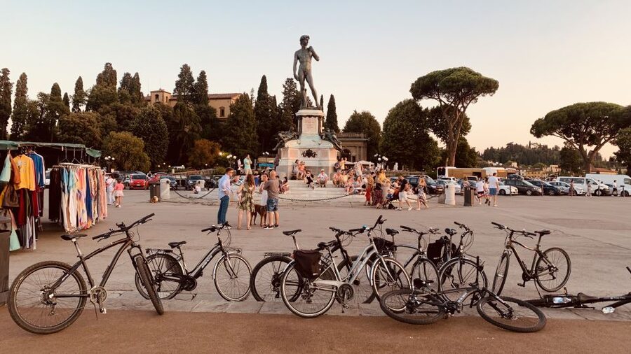 Florence: Guided Bike Tour with Piazzale Michelangelo - Piazza della Repubblica and the heart of Florence