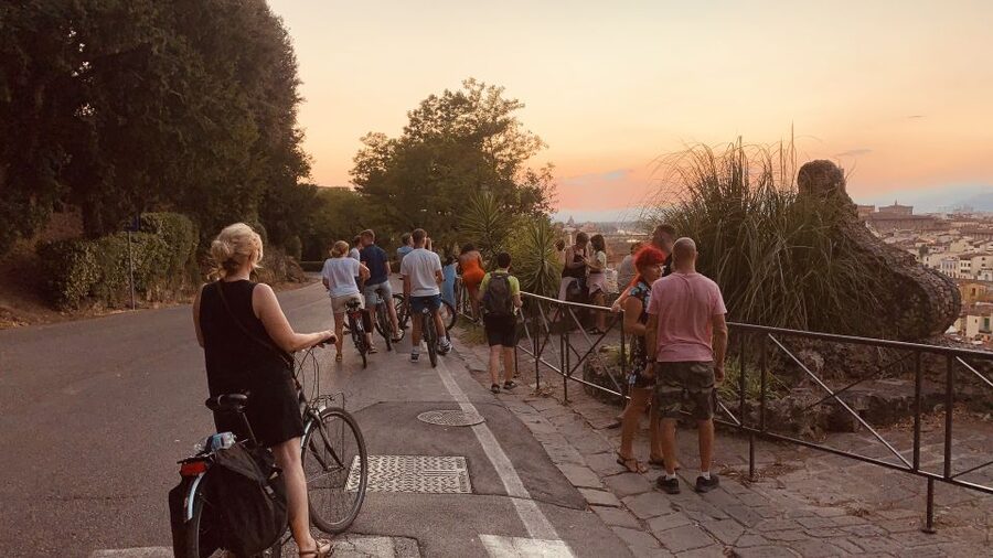 Florence: Guided Bike Tour with Piazzale Michelangelo - Santo Spirito, Palazzo Pitti, and Oltrarno