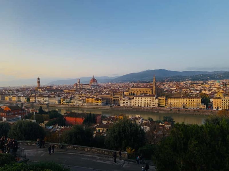 Florence: Guided E-Bike Tour to Piazzale Michelangelo - Guides who shape the experience
