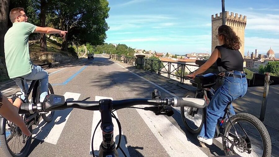Florence: Guided Electric Bike Tour with Gelato - Returning by the Arno and through central Florence