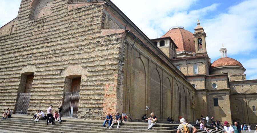 Florence Medici Bike Tour – Cycle Through History and Power - Riding through Florence’s historic center
