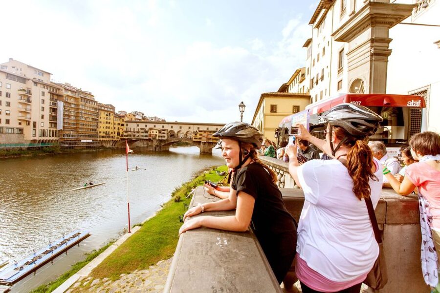 Florence: Private Bike Tour - Santa Croce and a pause among famous Florentines