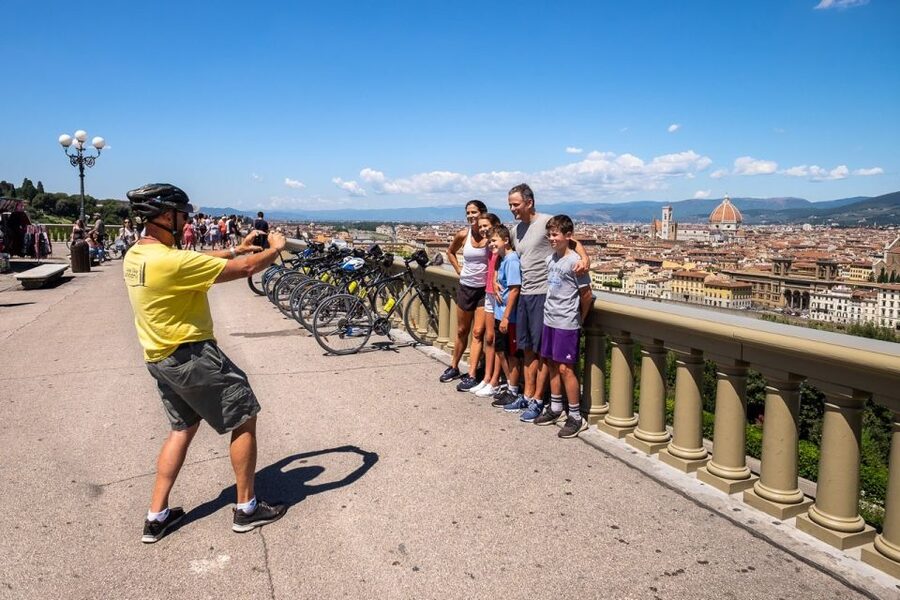 Florence: Tuscany Bike Tour with Wine & Olive Oil - The family-run stop for Chianti and olive oil