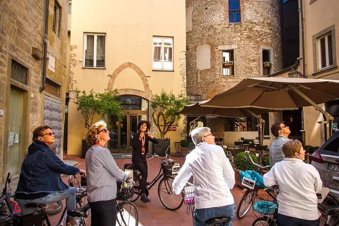 Florence Vintage Bike Tour–guided, small group or private option - Ponte Vecchio and the political heart of Florence
