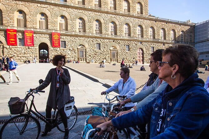 Florence Vintage Bike Tour–guided, small group or private option - From Piazza della Repubblica to the Duomo