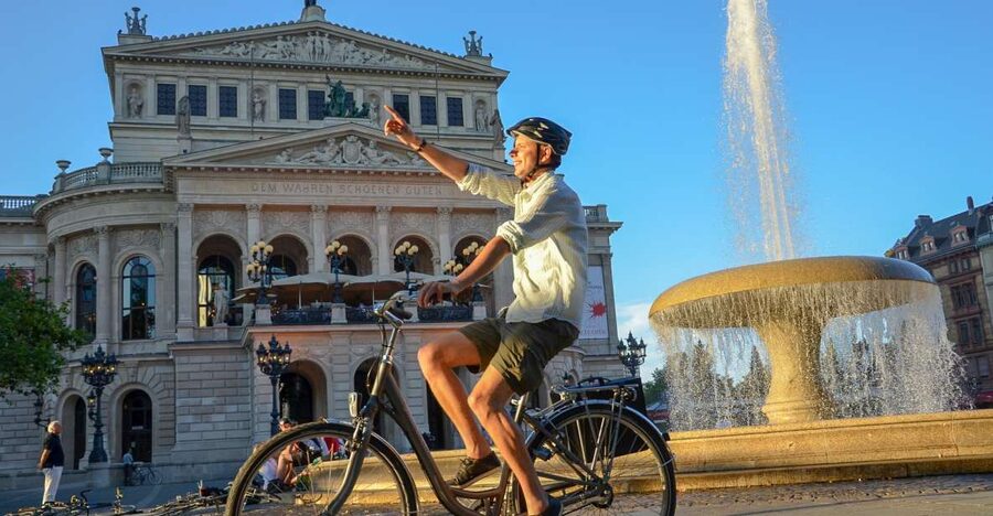 Frankfurt: Guided Bike Tour - Why a bicycle is a smart way to see Frankfurt