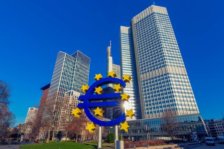 Frankfurt: Guided Bike Tour - Green paths, opera houses, and Frankfurt’s skyline