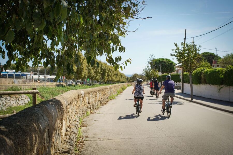 From Barcelona: E-Bike and Sailing Tour with Wine Tastings - Choosing between the transport combinations