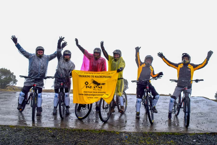 From Cusco: 4-Day Inca Jungle Adventure to Machu Picchu - Day 1: Malaga Pass to Santa Maria by bike