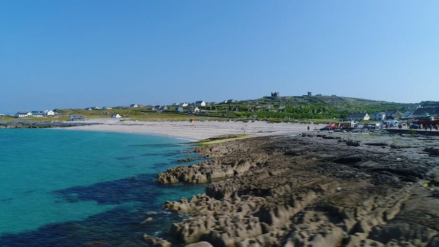 From Doolin: Day Trip to Inisheer with Bike or Bus Tour - Tea, scones, and a reserved island cafe