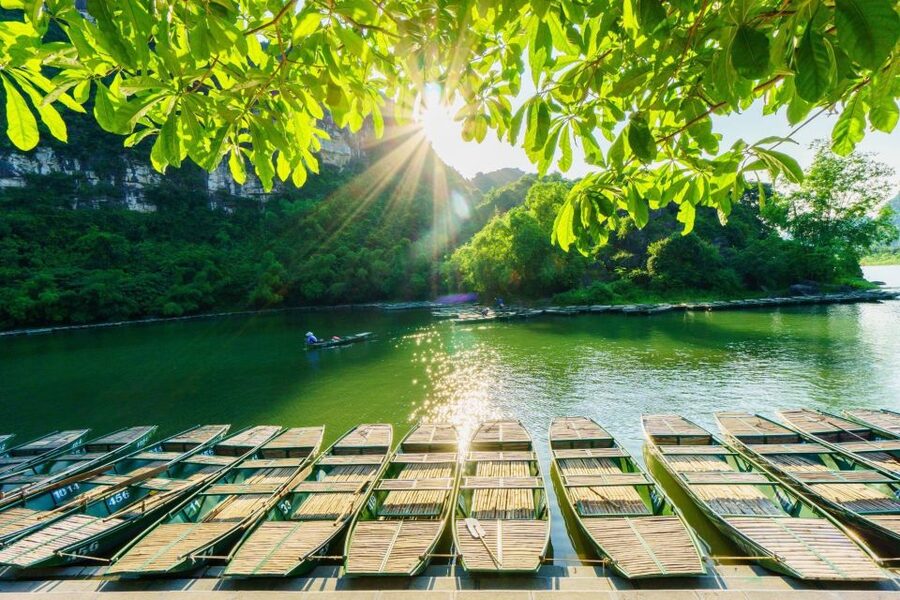 From Hanoi: Hoa Lu & Tam Coc with Buffet lunch & Cycling - Hoa Lu and the temples of Vietnam’s early capital
