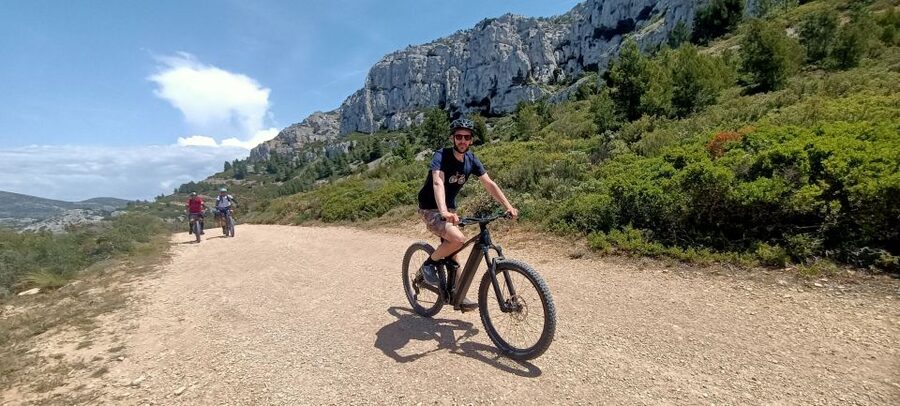 From Marseille: Calanques National Park E-Mountain Bike Tour - The guides and group size