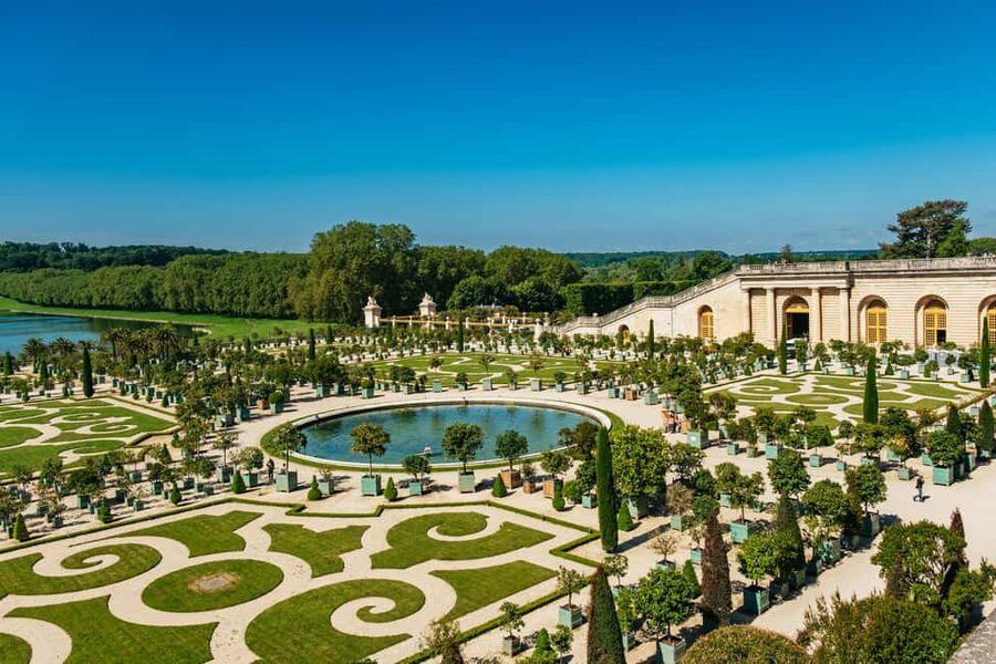 From Paris: Skip-the-Line Palace of Versailles Bike Tour - Entering the Palace of Versailles before the crowds