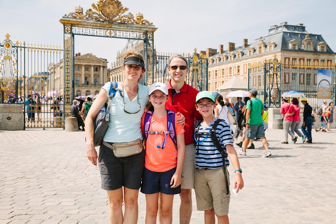 From Paris: Versailles Bike Tour w/ Palace, Gardens, & Picnic - Shopping for lunch at Place du Marché Notre Dame