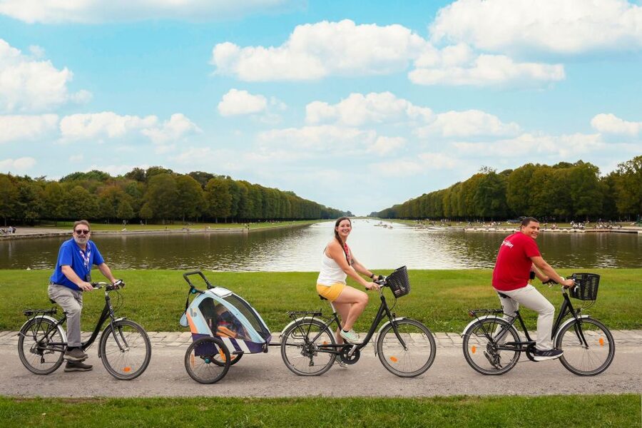 From Paris: Versailles Bike Tour with Gardens & Palace Entry - Meeting in Paris and taking the train to Versailles