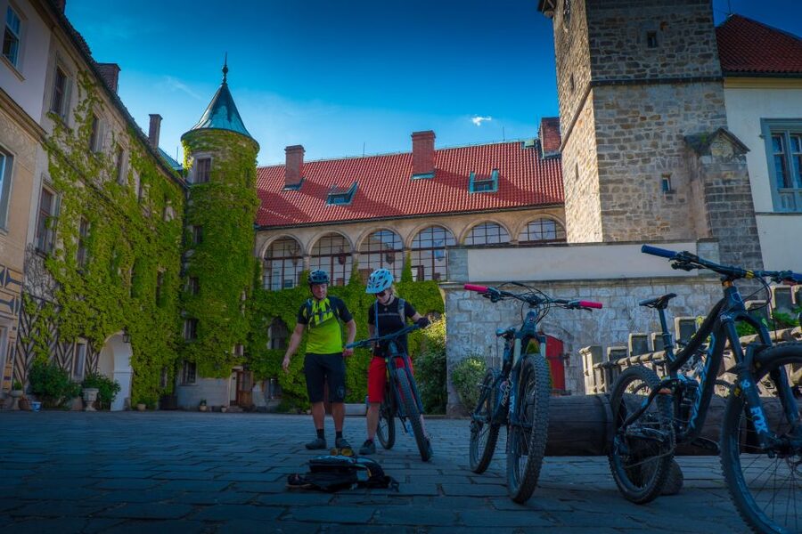 From Prague: E-Mountain Biking Trip to the Bohemian Paradise - The first 10 kilometers and Trosky Castle