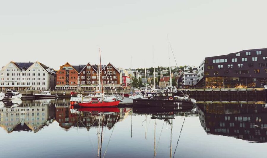 From Tromsø: Tromsø Highlights & History Tour With E-Bike - Guide quality and the personal touch
