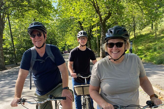 Glasgow Highlights Bike or Ebike Tour - A park ride, music memories, and Ashton Lane