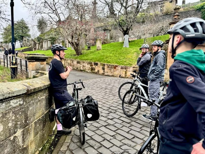 Glasgow: The Essential Glasgow Bike & E Bike Tour - Street art, local stories, and Glasgow’s modern face