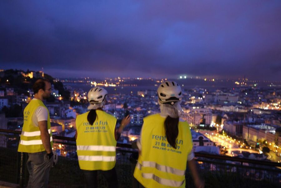 Go Lisbon by Night Electric Bike Tour - How the guide affects the evening
