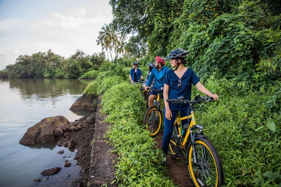 Goa: Old Goa and Divar Island E-Bike Tour with Snacks - Meeting local people over Goan food