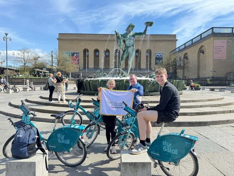 Gothenburg: City Highlights Bike Tour with Transfer - Guides, languages, and the feel of the experience