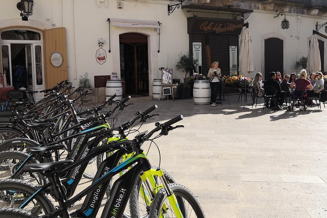 GPS tour with E-Bike on cycleroute of acqueduct Pugliese with wine tasting directly in vineyards - Two hours beside the Apulian aqueduct