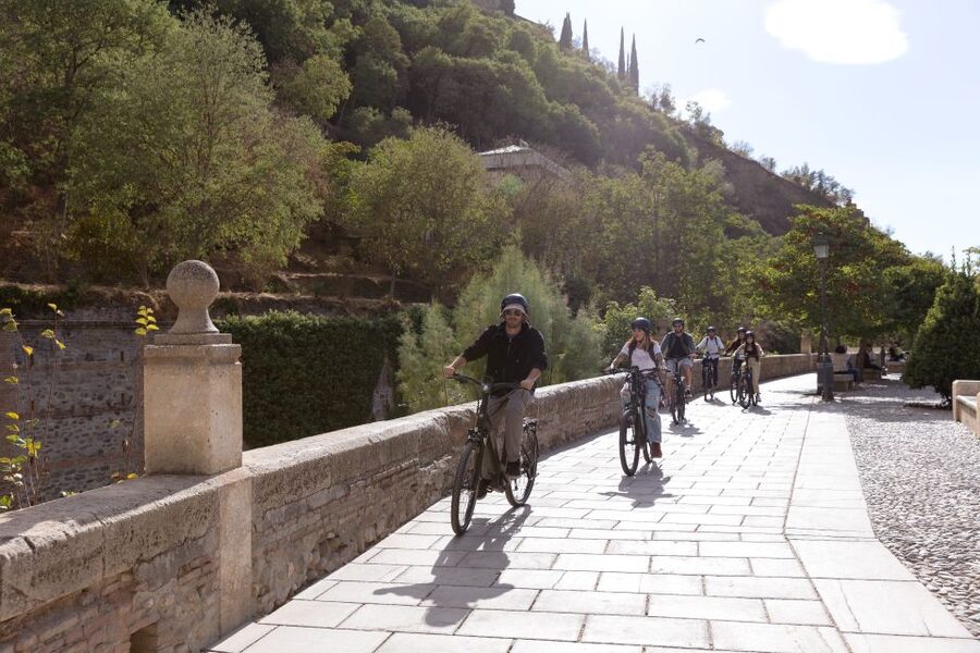 Granada: Albaicin and Sacromonte E-Bike Tour - Sacromonte adds caves, flamenco, and a different rhythm