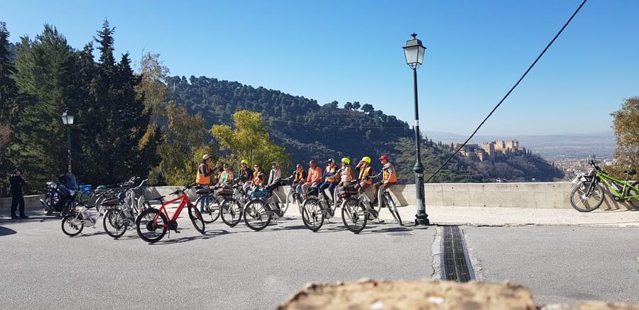 Granada: E-Bike Tour and Fast-Track Alhambra Ticket - The break before the Alhambra